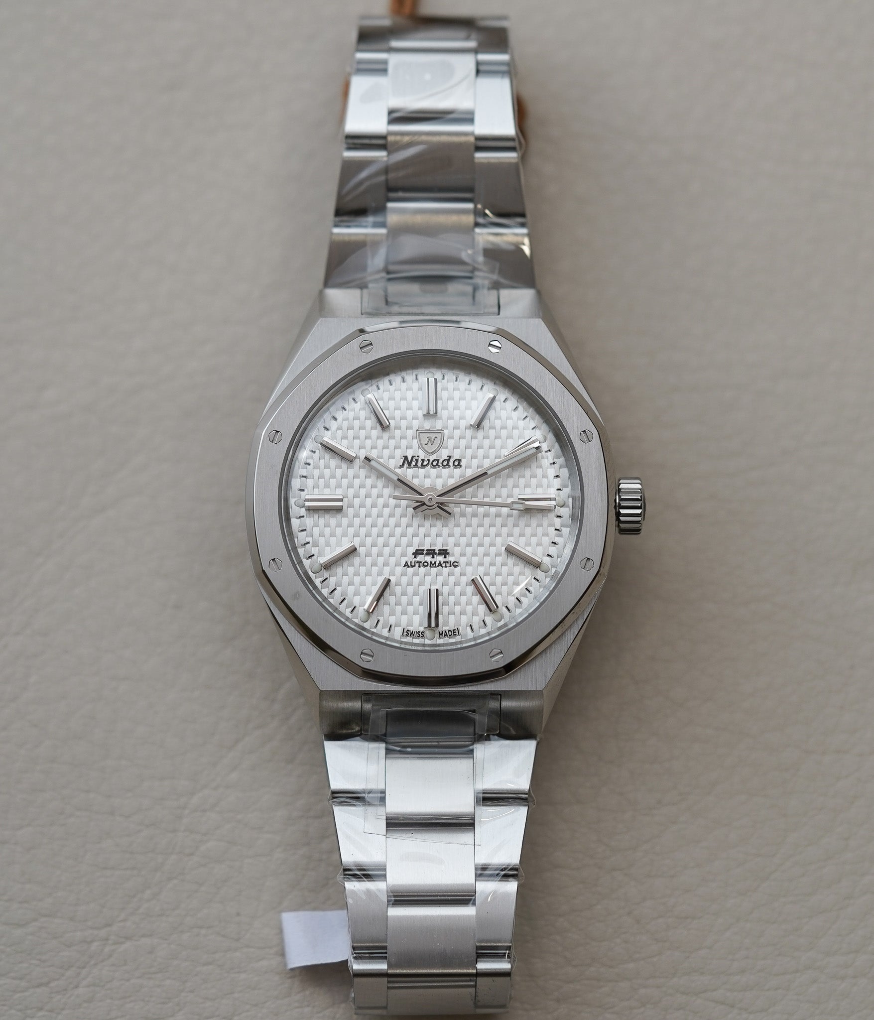 Nivada Grenchen F77 MK2 SST White Dial No Date 68046A77