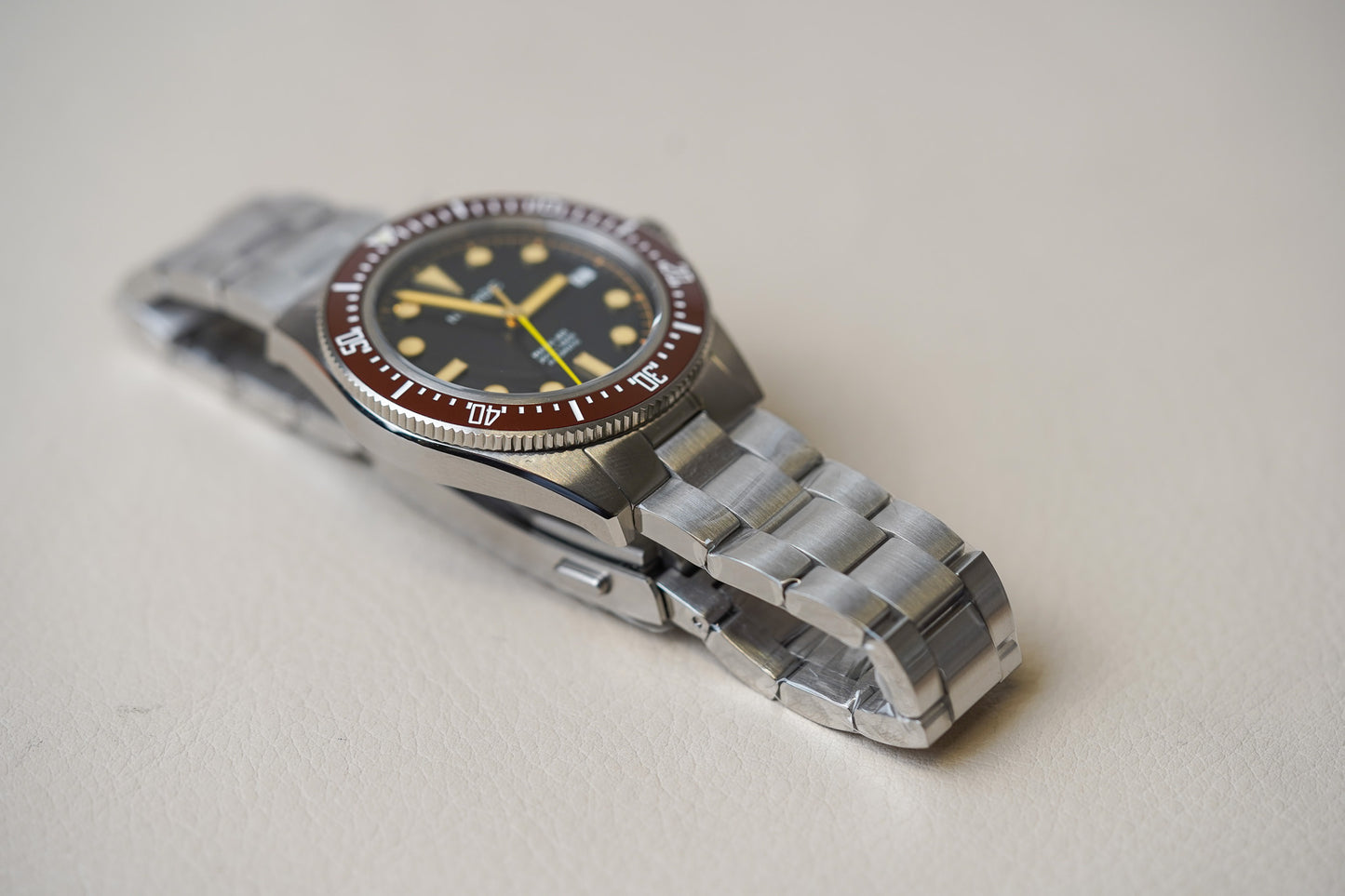 Nomadic Crimson Dawn Marai 401 Dive Watch 4014000CD