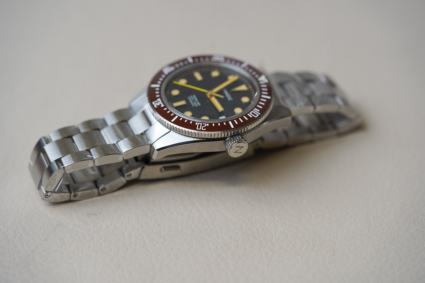 Nomadic Crimson Dawn Marai 401 Dive Watch 4014000CD