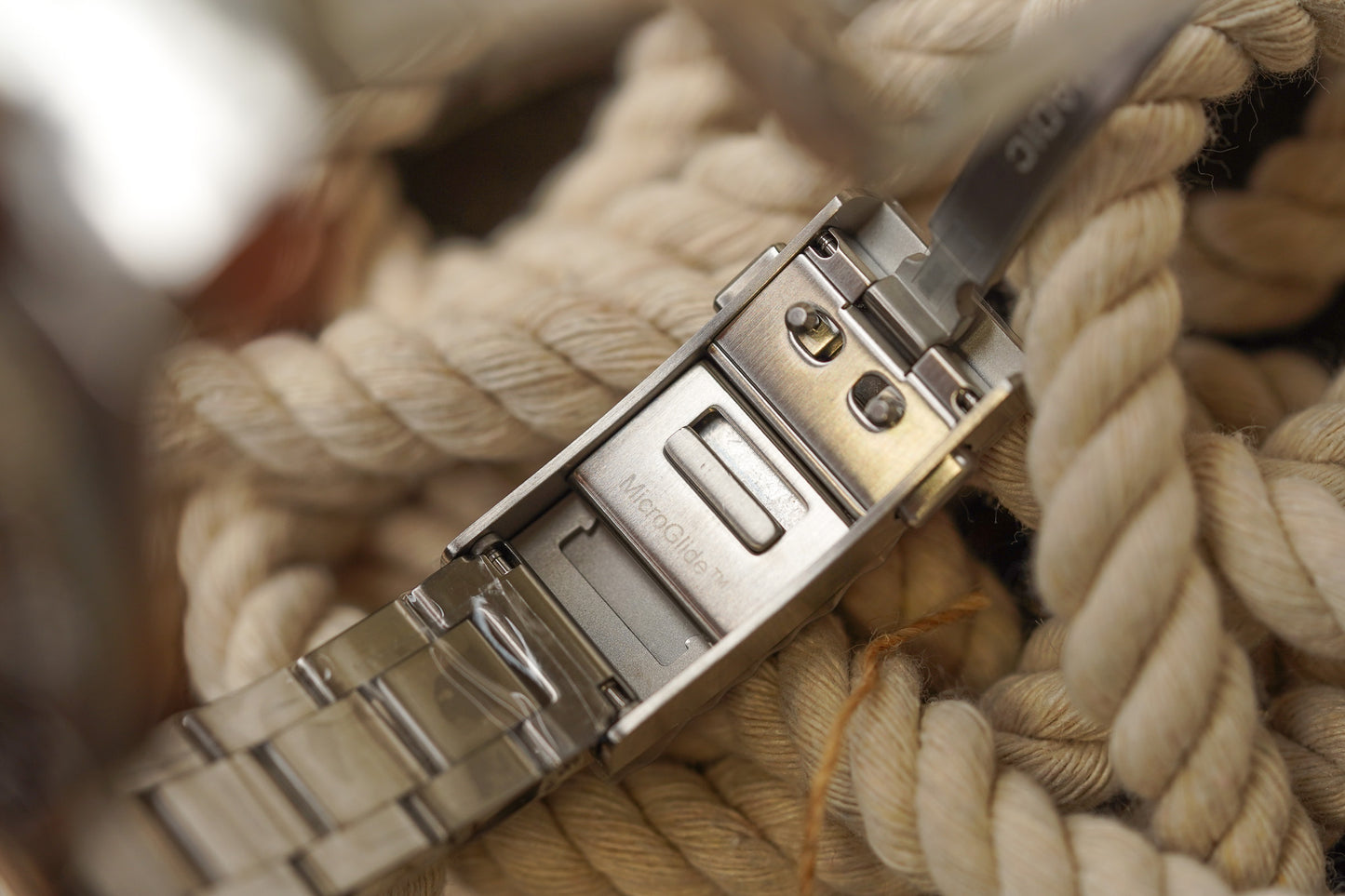 Nomadic Crimson Dawn Marai 401 Dive Watch 4014000CD