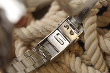 Nomadic Crimson Dawn Marai 401 Dive Watch 4014000CD
