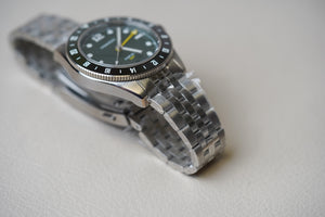 Nomadic Fior 555 GMT Emerald Abyss