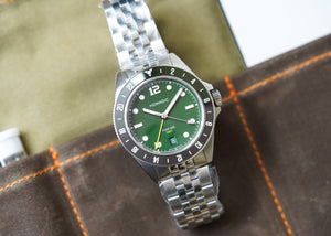 Nomadic Fior 555 GMT Emerald Abyss