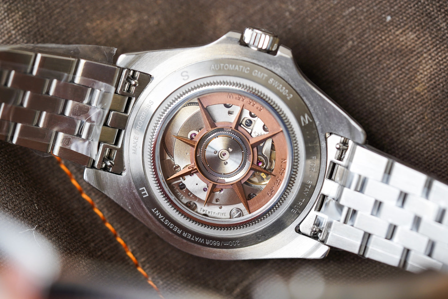 Nomadic Fior 555 GMT Emerald Abyss