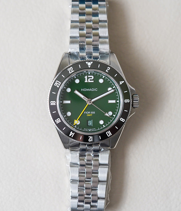 Nomadic Fior 555 GMT Emerald Abyss