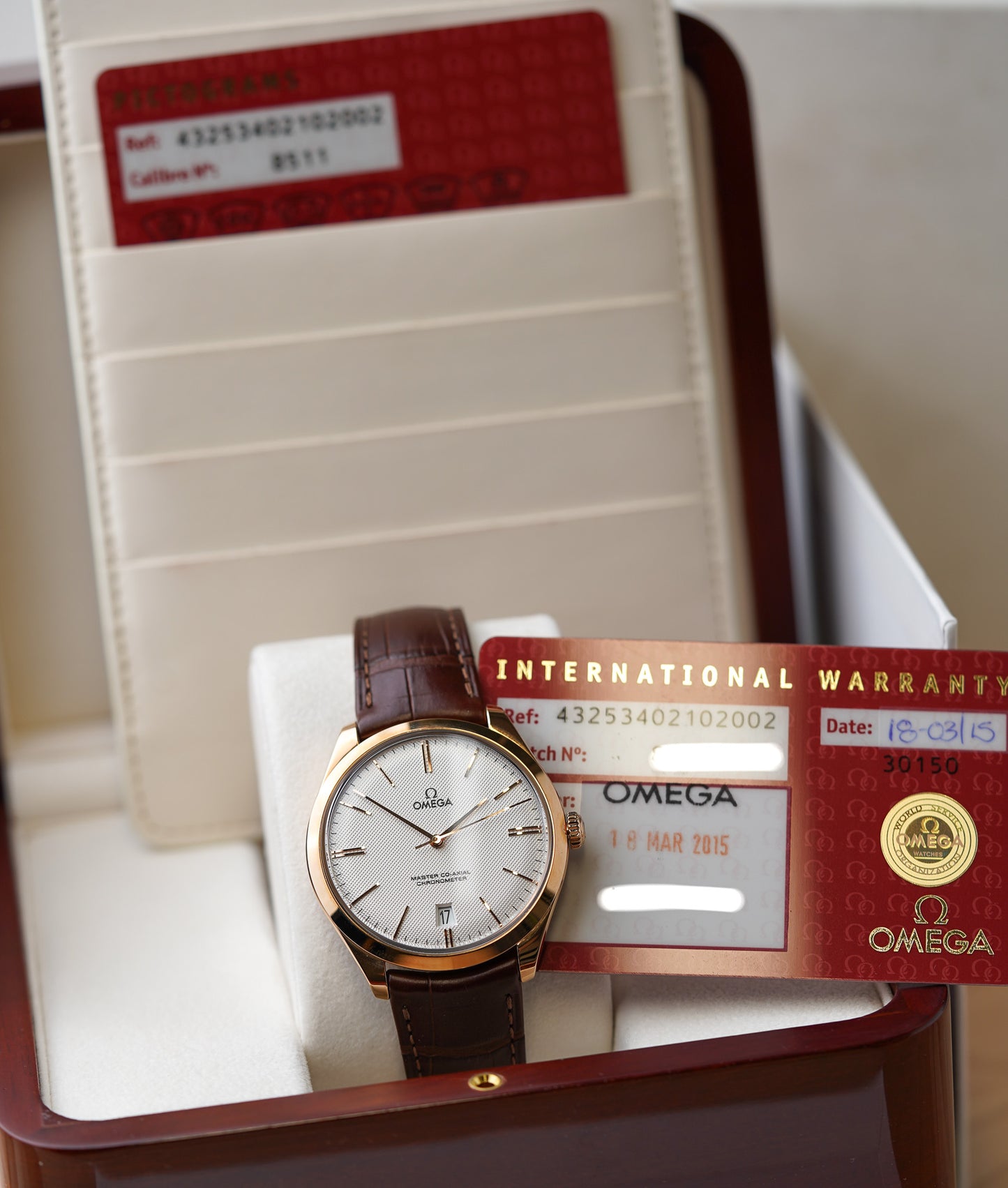 Omega De Ville Tresor Sedna Gold 432.53.40.21.02.002