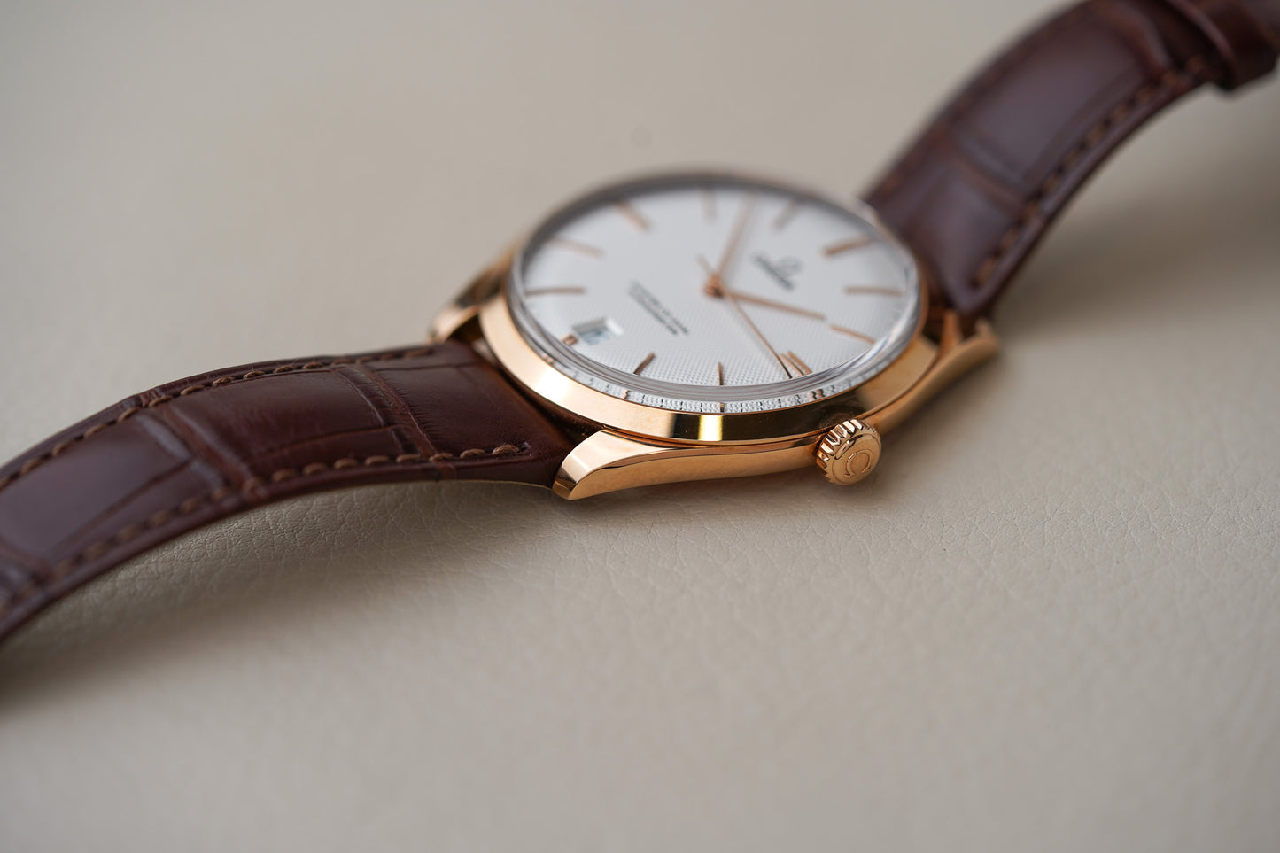 Omega De Ville Tresor Sedna Gold 432.53.40.21.02.002