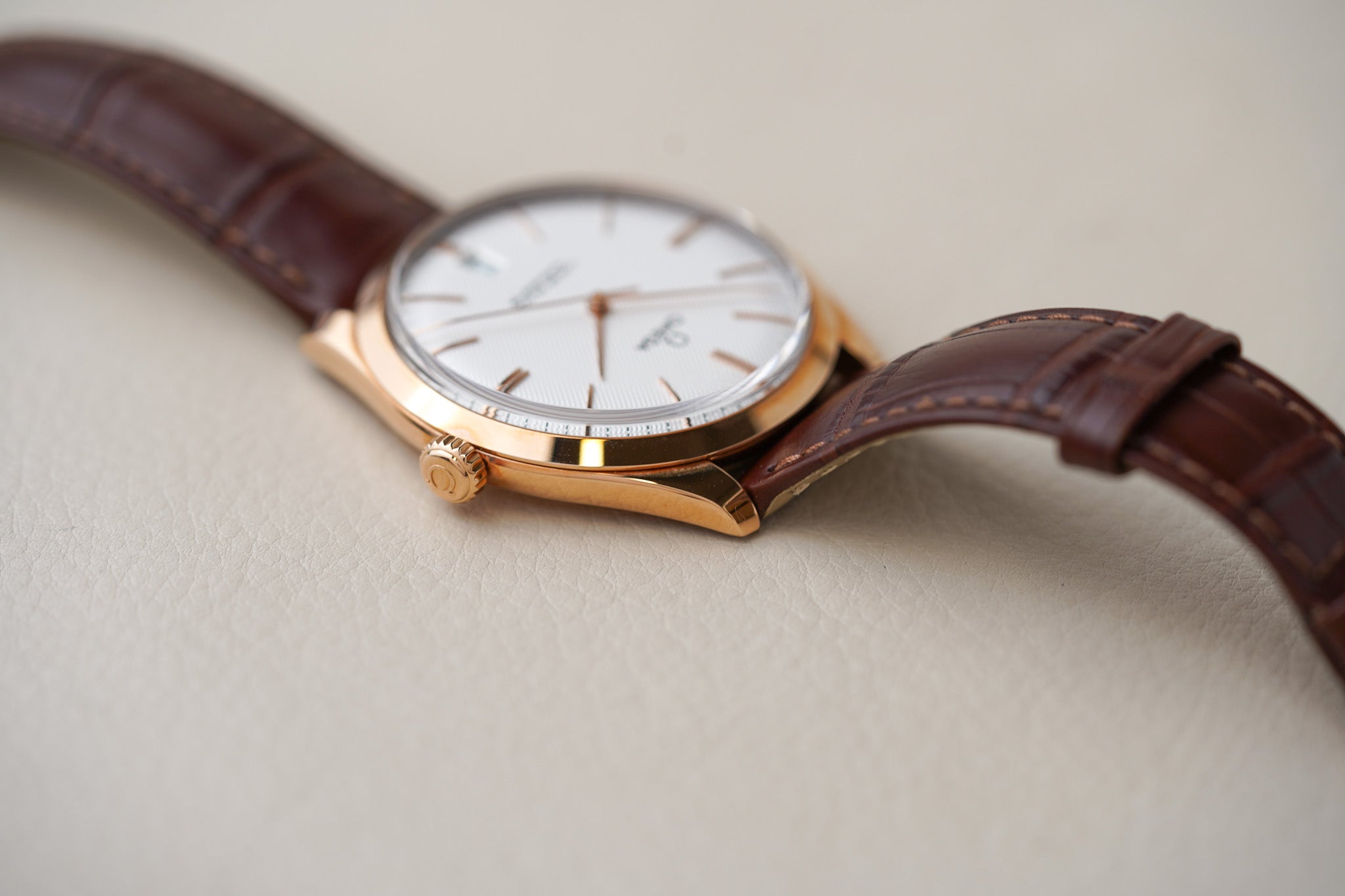 Omega De Ville Tresor Sedna Gold 432.53.40.21.02.002