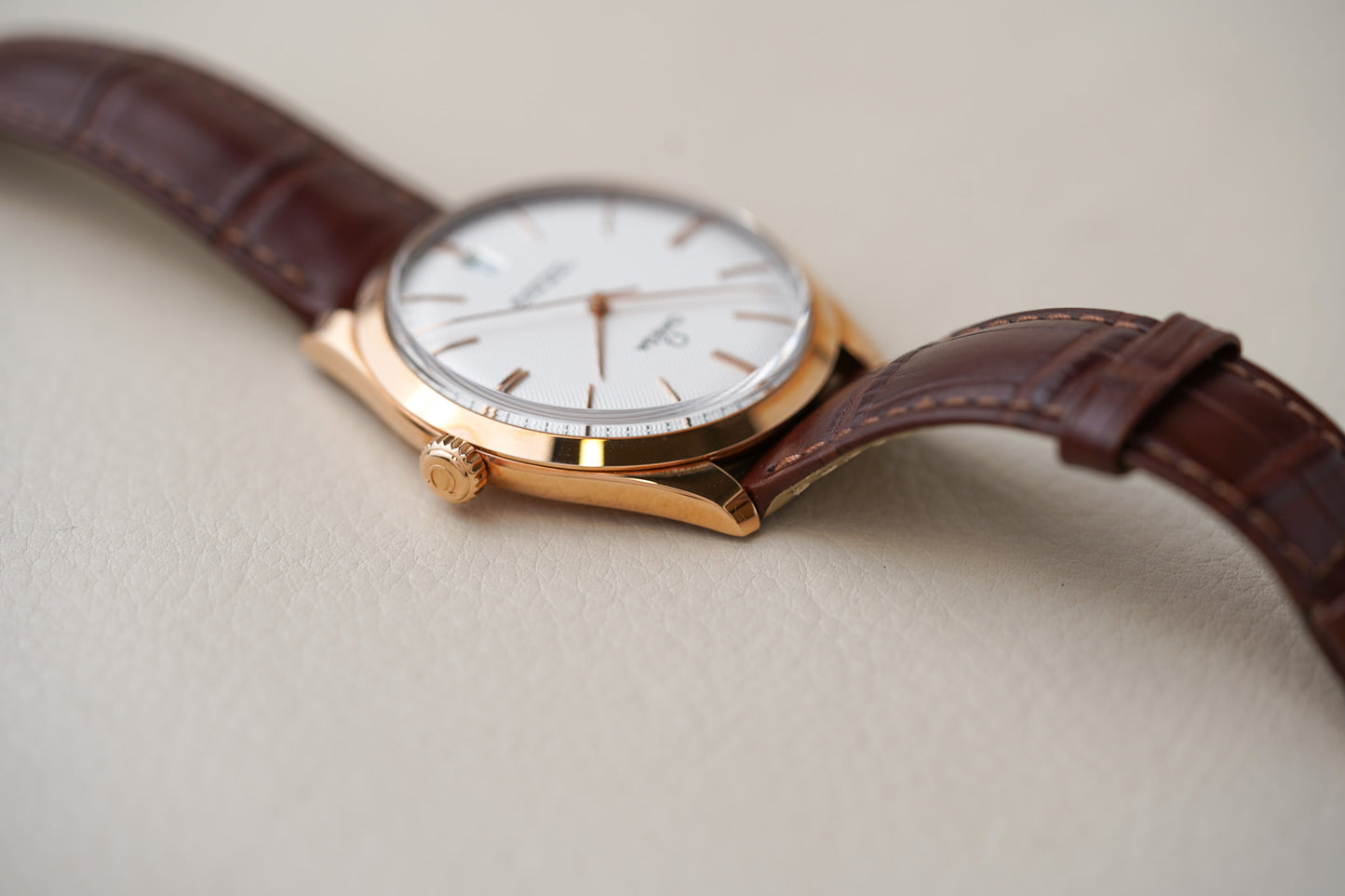 Omega De Ville Tresor Sedna Gold 432.53.40.21.02.002