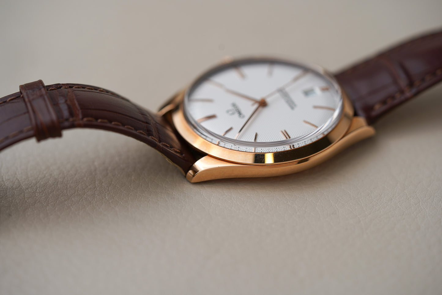 Omega De Ville Tresor Sedna Gold 432.53.40.21.02.002