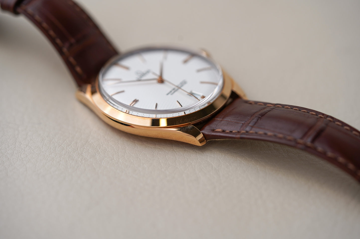 Omega De Ville Tresor Sedna Gold 432.53.40.21.02.002