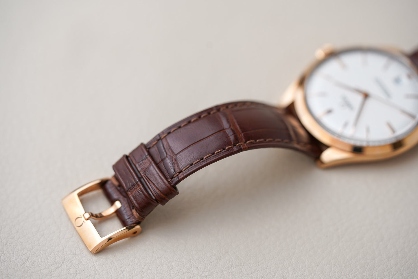 Omega De Ville Tresor Sedna Gold 432.53.40.21.02.002