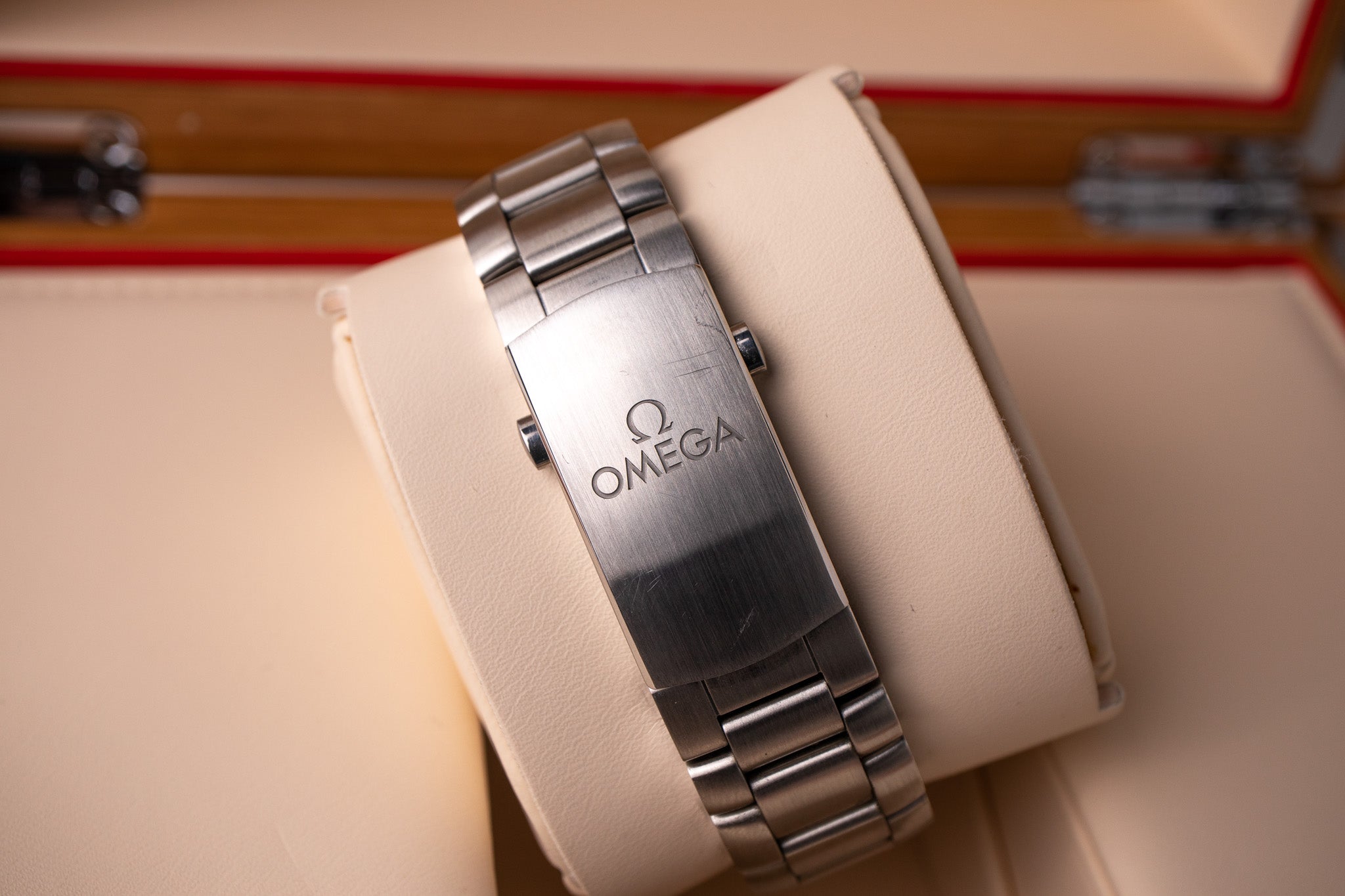 Omega Planet Ocean 600M 42mm 232.30.42.21.01.003
