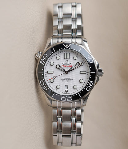 Omega Seamaster 300M 210.30.42.20.04.001 White