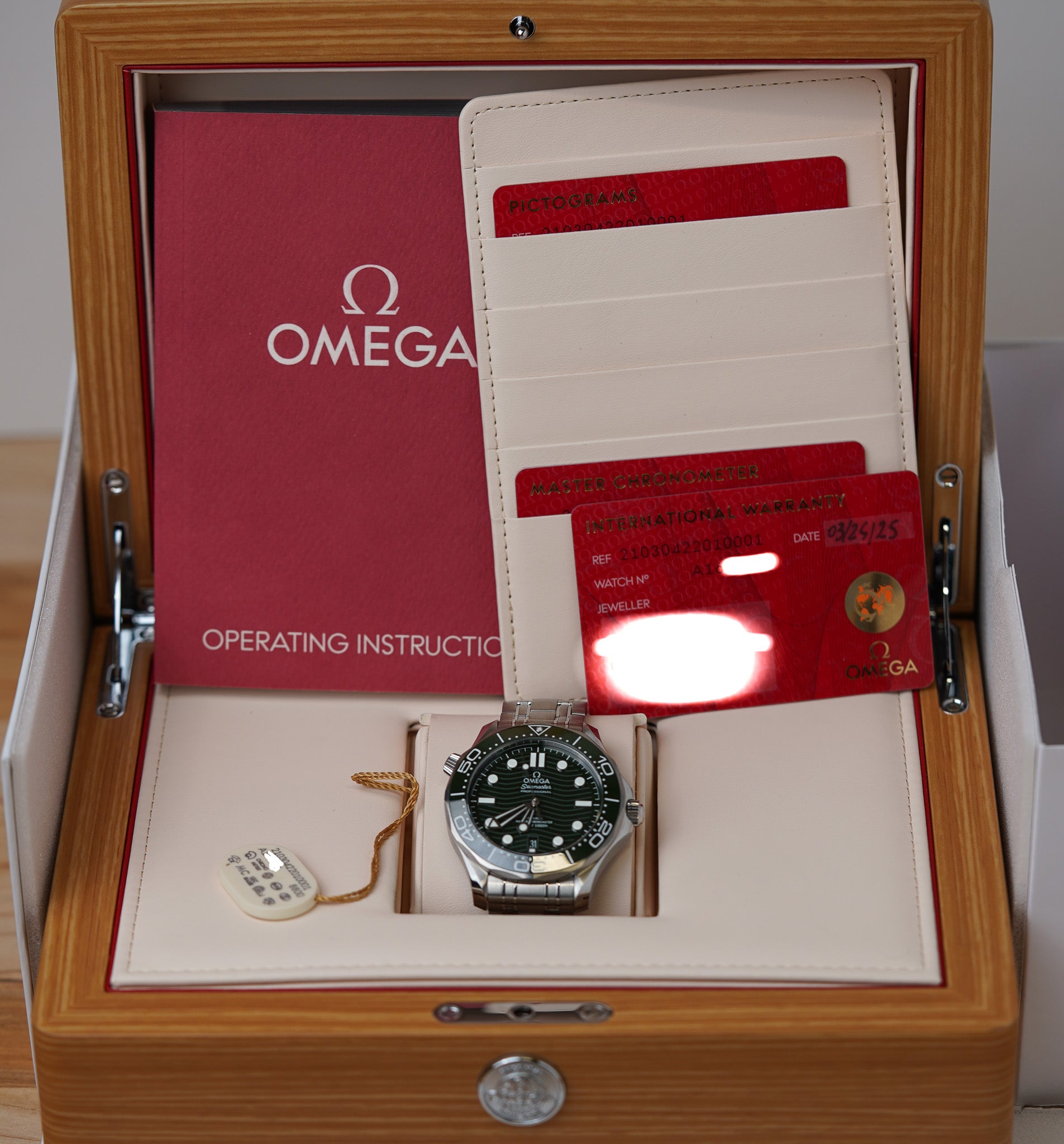 Omega Seamaster 300M Green 210.30.42.20.10.001 'Seaweed'