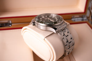 Omega Seamaster 300M Green 210.30.42.20.10.001