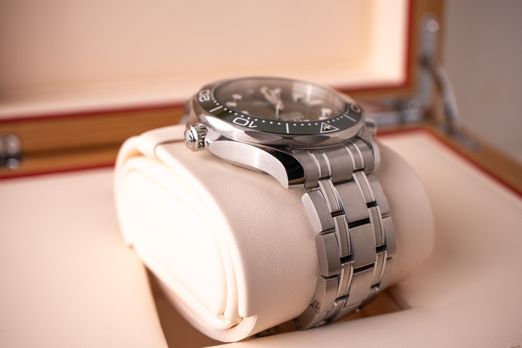 Omega Seamaster 300M Green 210.30.42.20.10.001