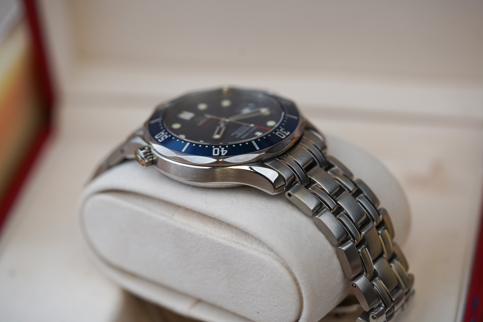 Omega Seamaster 300M James Bond 'Casino Royale' 2220.80 – Belmont