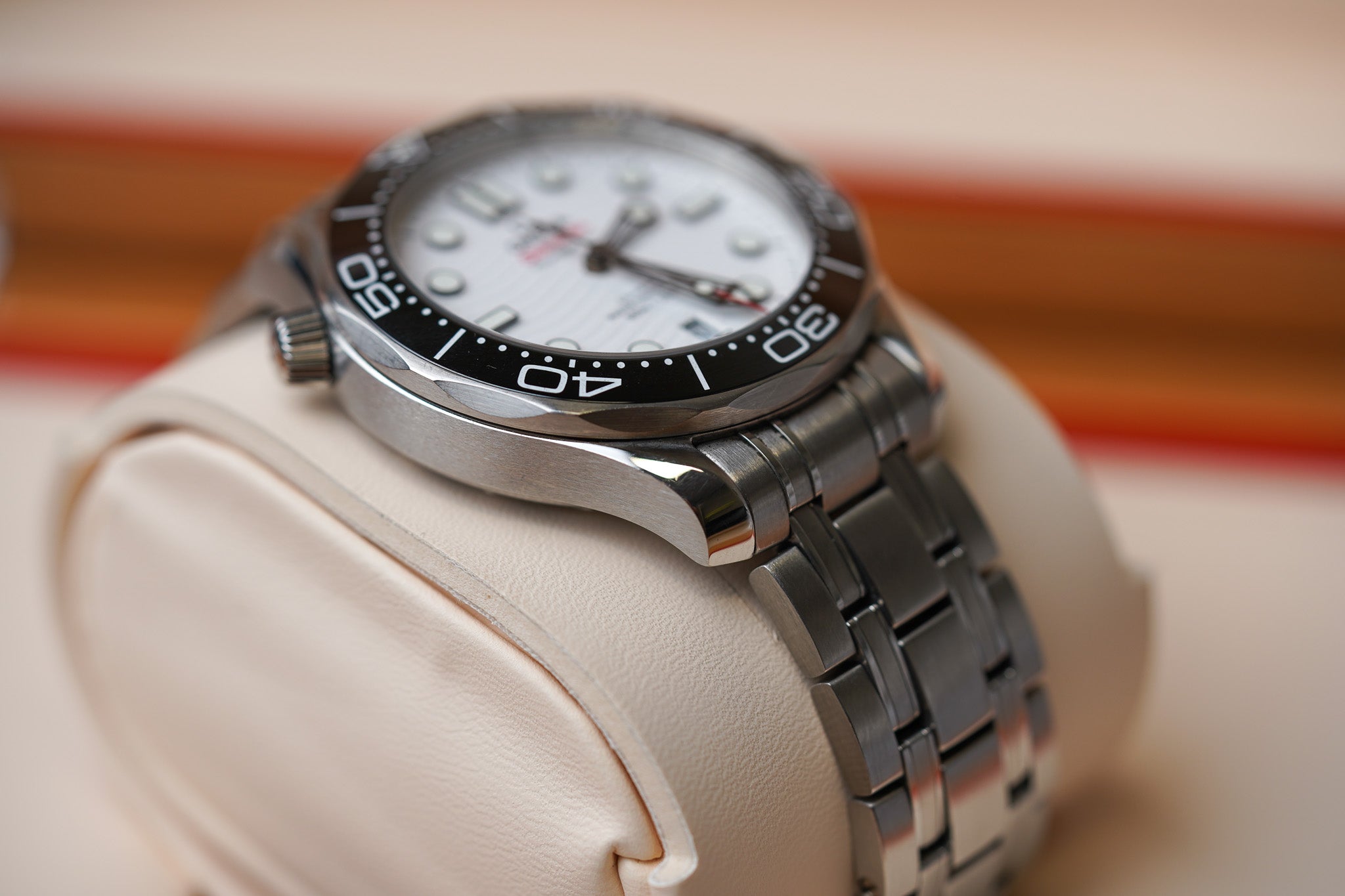 Omega Seamaster 300M White 210.30.42.20.04.001