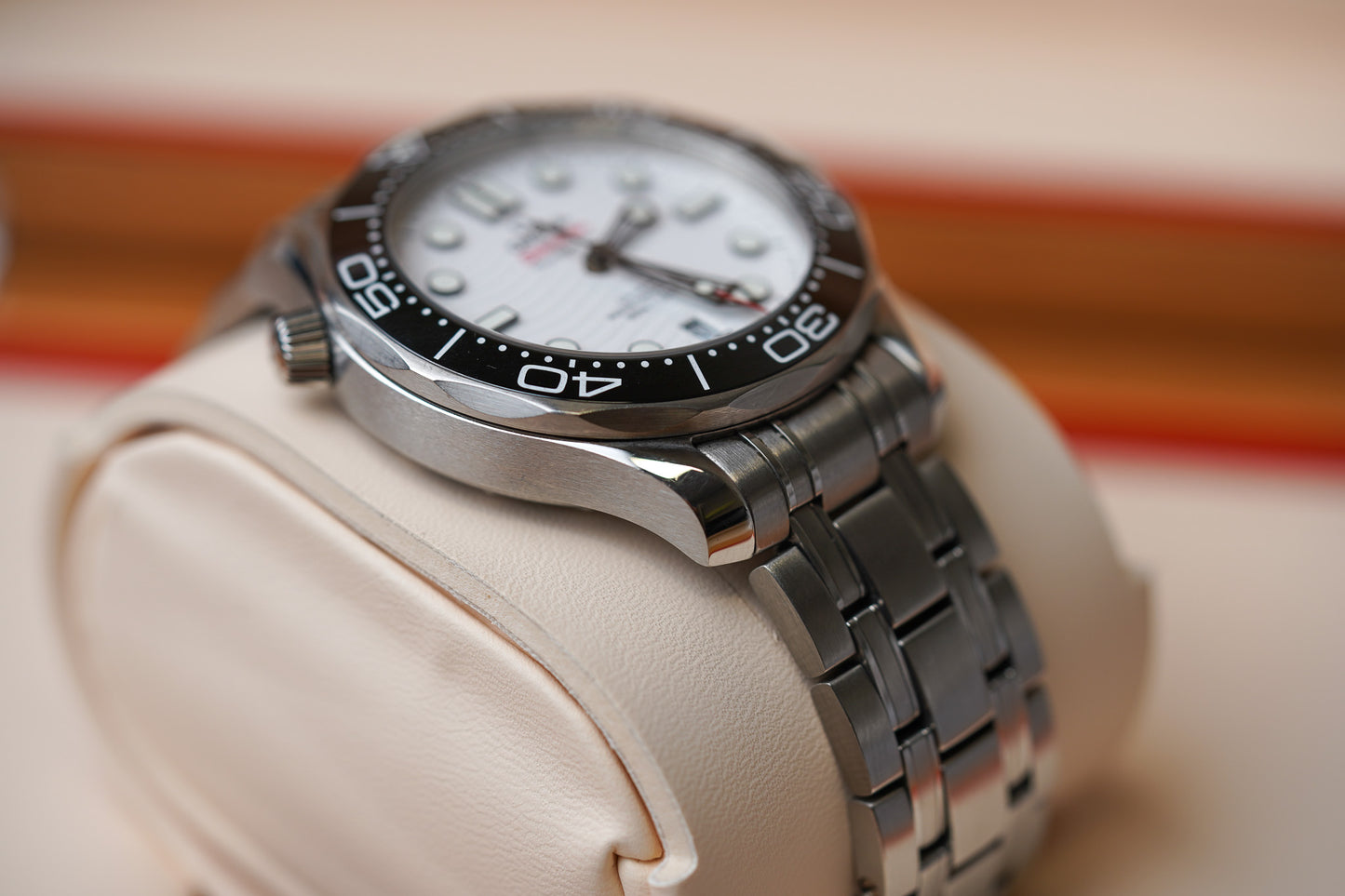 Omega Seamaster 300M White 210.30.42.20.04.001