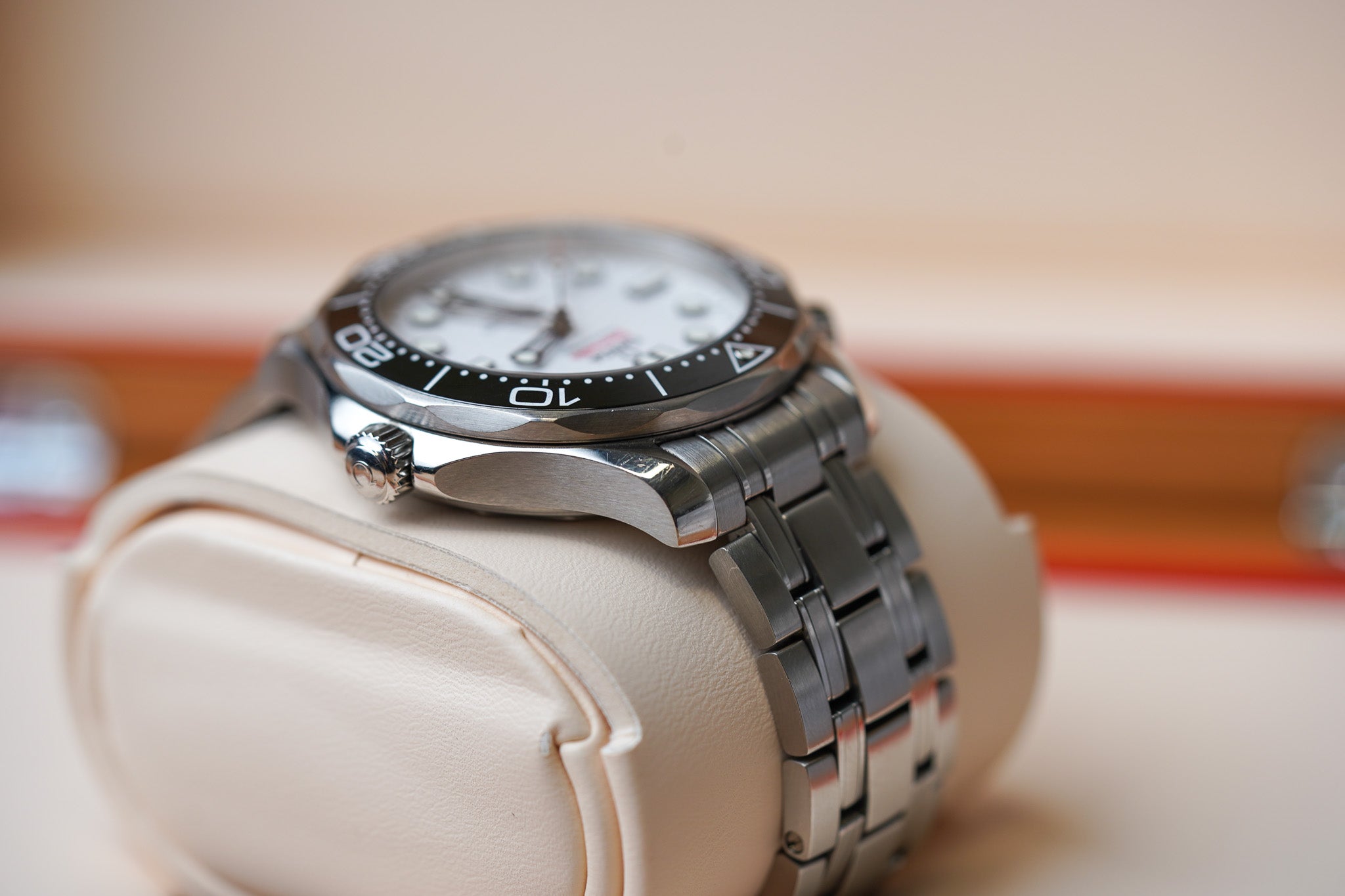 Omega Seamaster 300M White 210.30.42.20.04.001