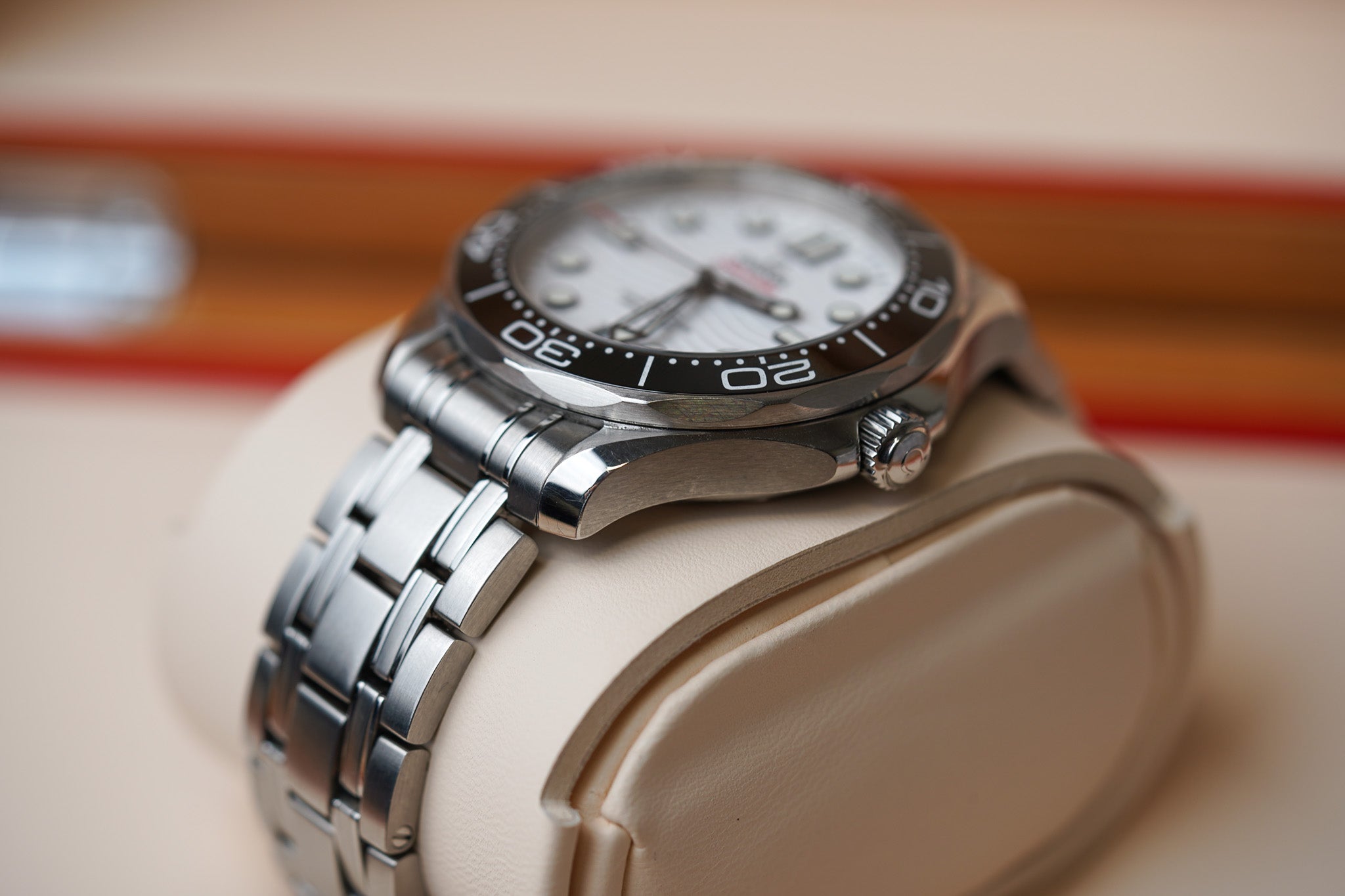 Omega Seamaster 300M White 210.30.42.20.04.001