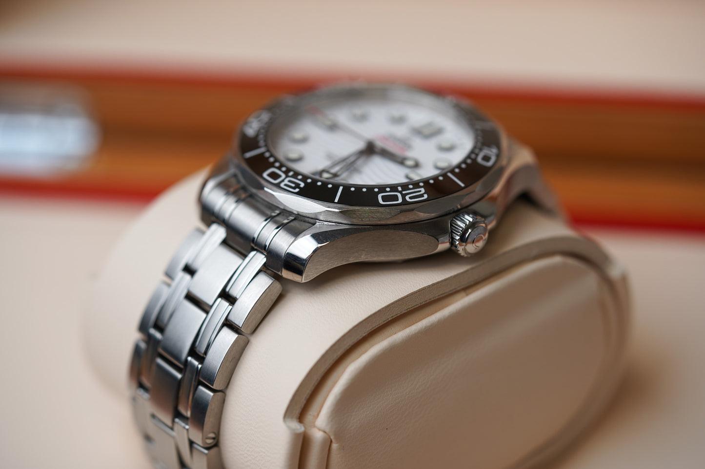 Omega Seamaster 300M White 210.30.42.20.04.001