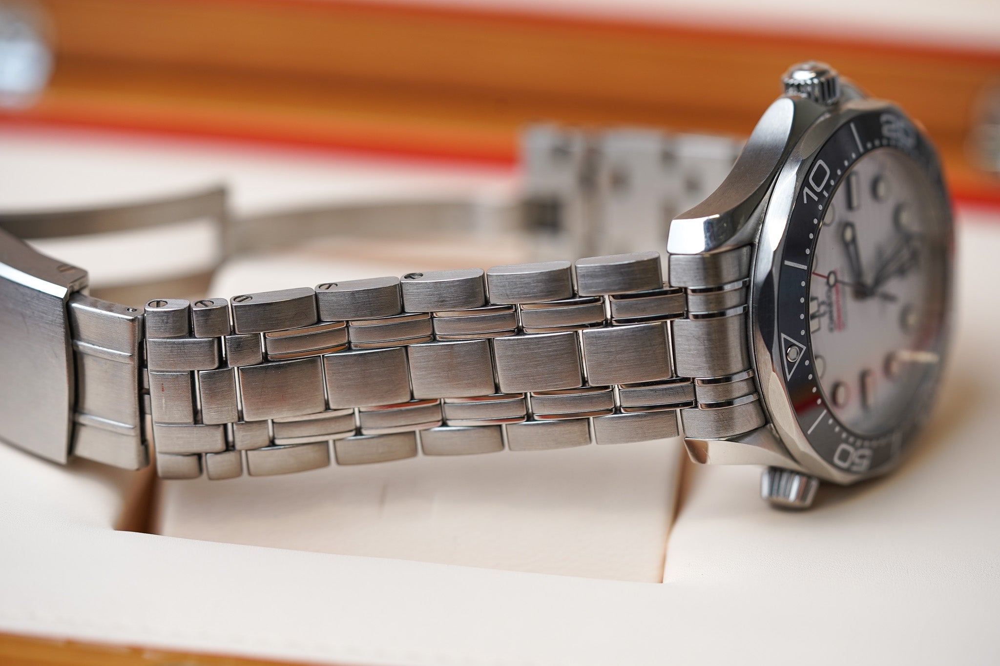 Omega Seamaster 300M White 210.30.42.20.04.001