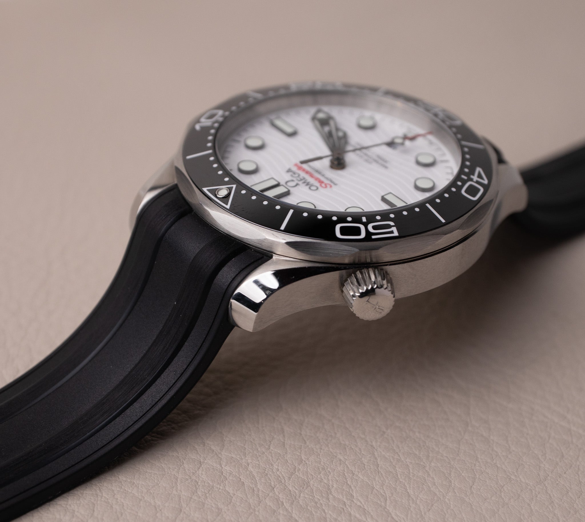 Omega Seamaster 300M White 210.32.42.20.04.001