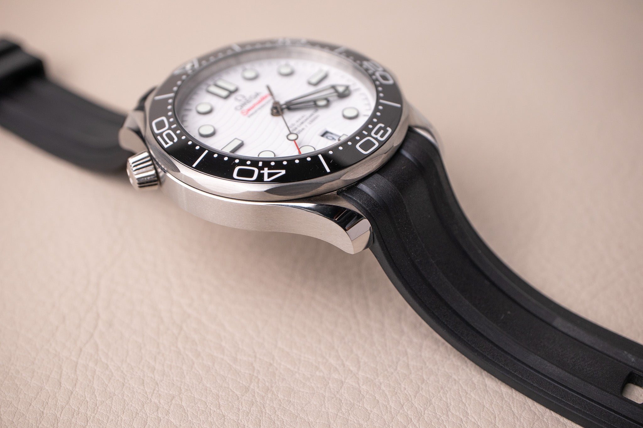 Omega Seamaster 300M White 210.32.42.20.04.001