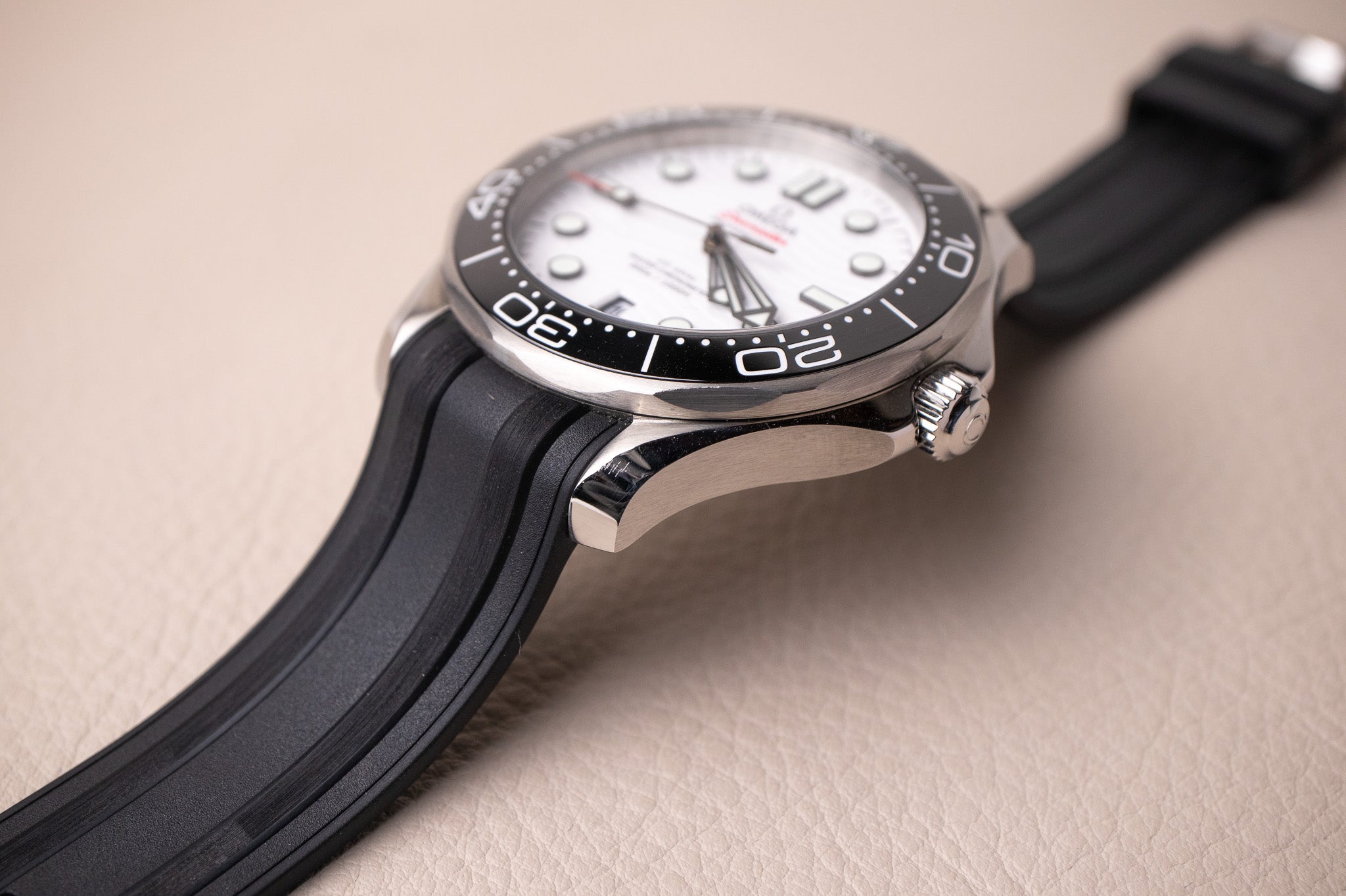 Omega Seamaster 300M White 210.32.42.20.04.001