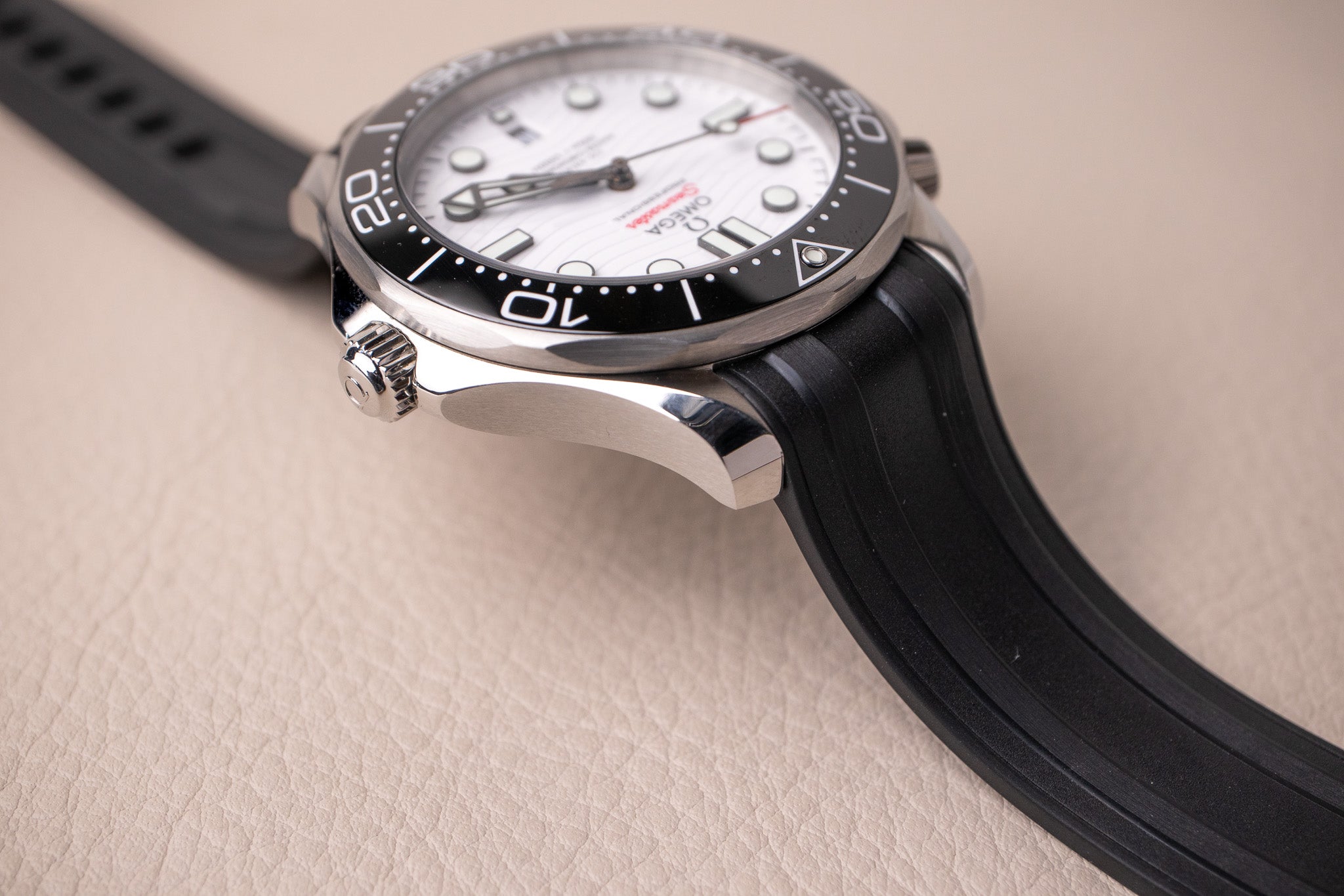 Omega Seamaster 300M White 210.32.42.20.04.001