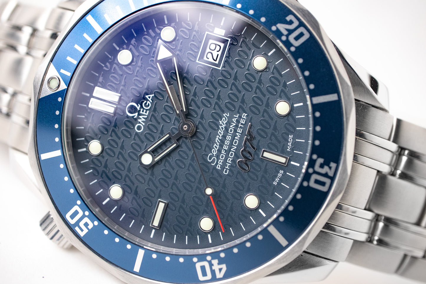 NOS Omega Seamaster 300m 007 James Bond 2537.80