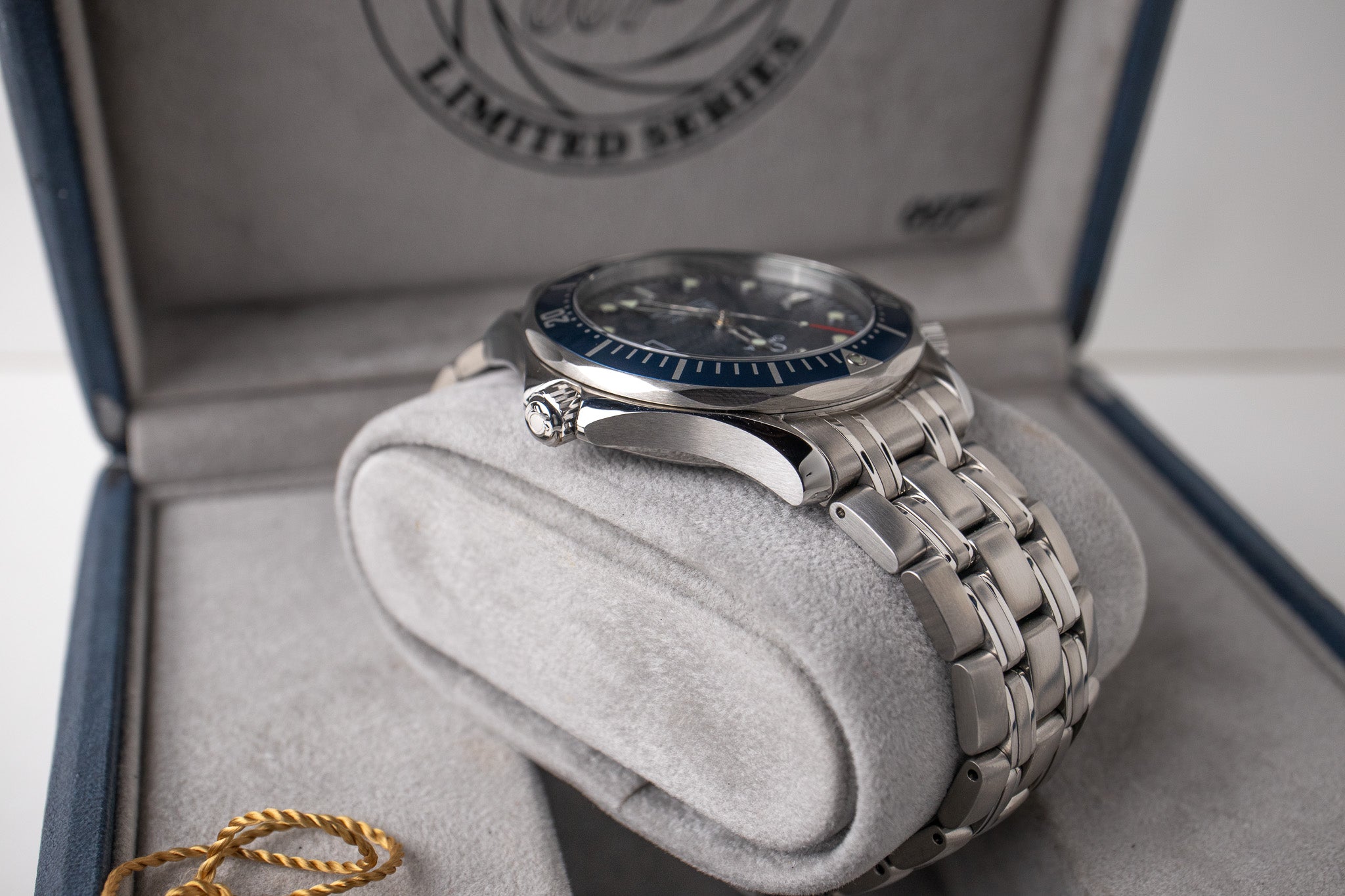 NOS Omega Seamaster 300m 007 James Bond 2537.80 – Belmont Watches