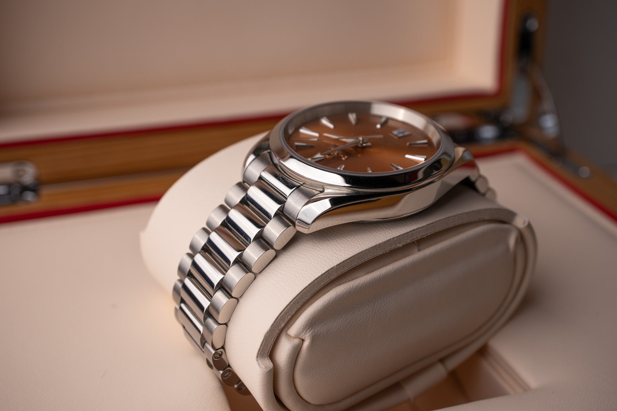 Omega Seamaster Aqua Terra Shades Reference 220.10.38.20.12.001 Saffron dial Men's Watch top left side of case and lug