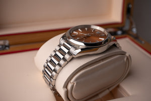 Omega Seamaster Aqua Terra Shades Reference 220.10.38.20.12.001 Saffron dial Men's Watch top left side of case and lug