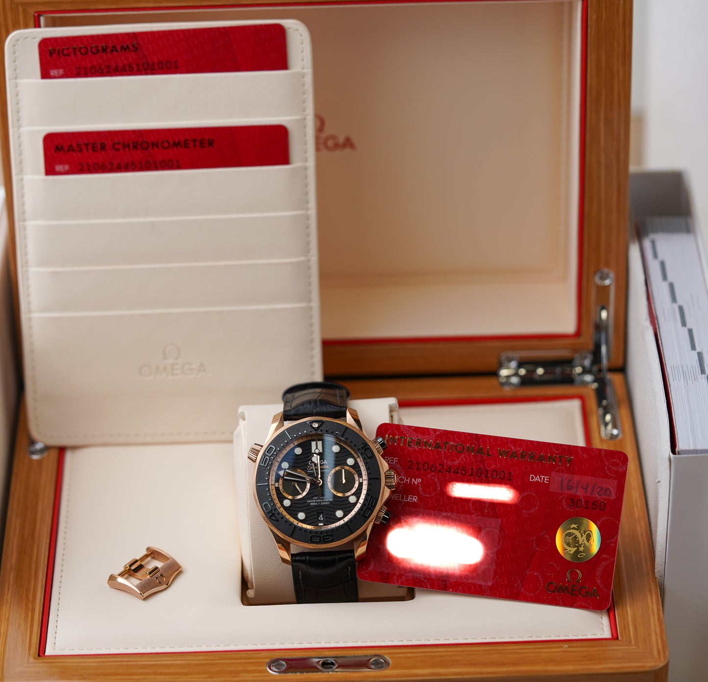 Omega Seamaster Diver 300M Chronograph Sedna Gold 210.62.44.51.01.001
