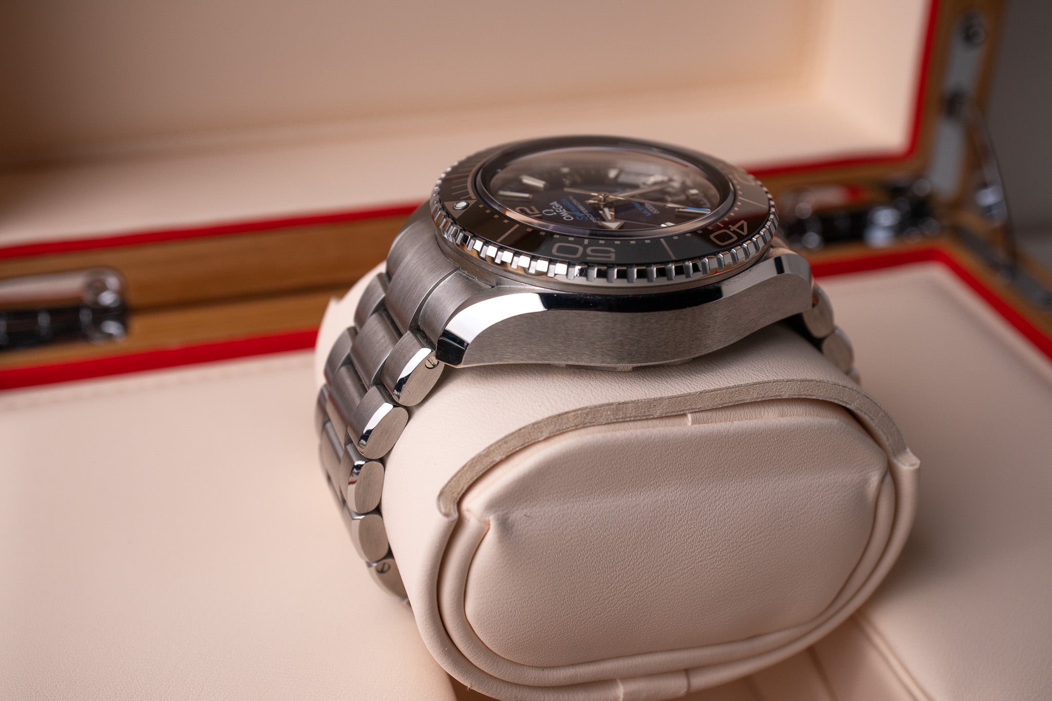 Omega Seamaster Planet Ocean 6000M Ultra Deep 215.30.46.21.03.001