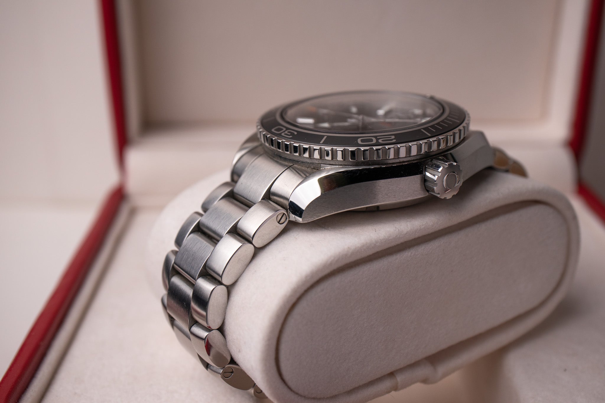 Omega Seamaster Planet Ocean 600M 42mm 232.30.42.21.01.001 'Skyfall'