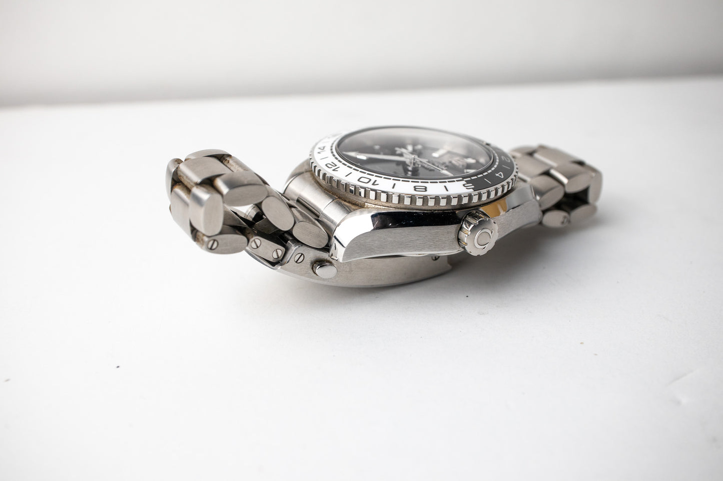 Omega Seamaster Planet Ocean GMT 43.5mm "Oreo" 215.30.44.22.01.001