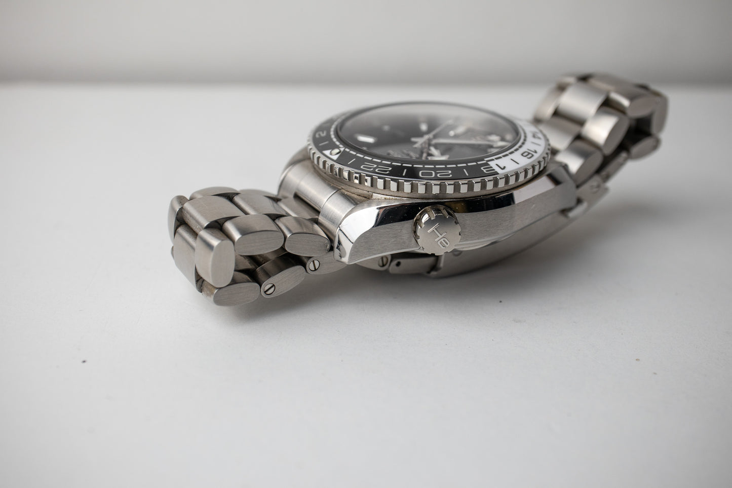 Omega Seamaster Planet Ocean GMT 43.5mm "Oreo" 215.30.44.22.01.001