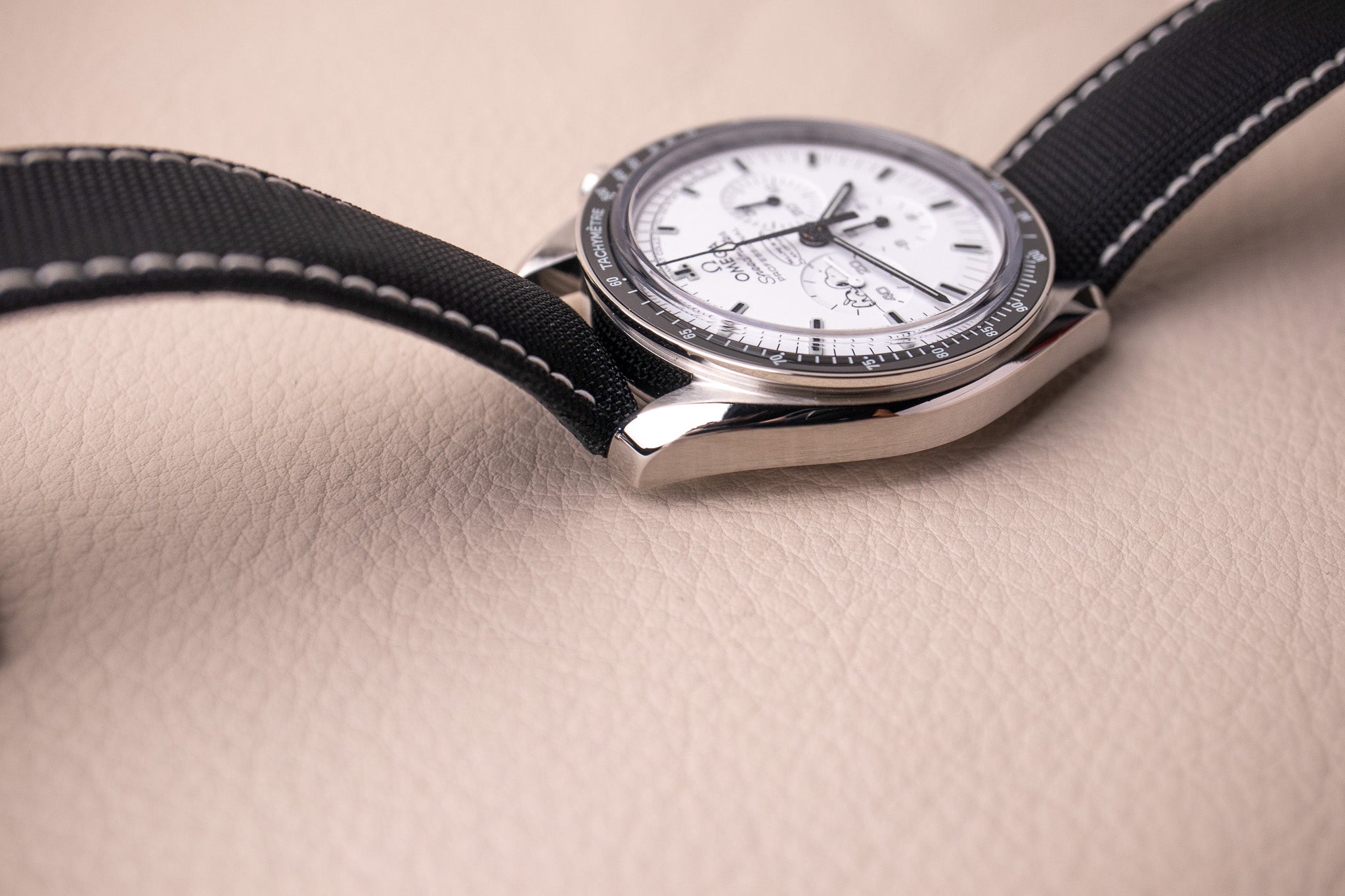 Omega Speedmaster Apollo 13 Snoopy '45th Anniversary' 311.32.42.30.04.003