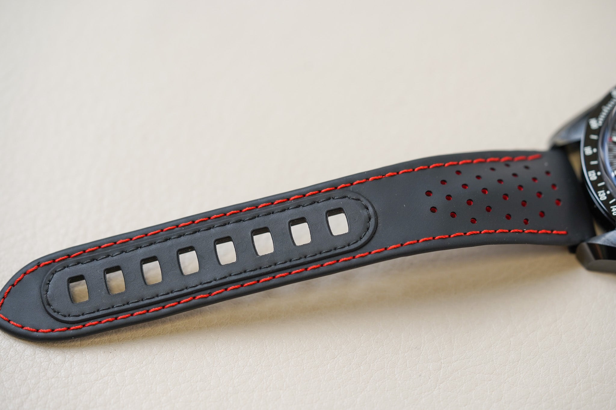 Omega Speedmaster Dark Side Of The Moon 'Team Alinghi' 311.92.44.30.01.002