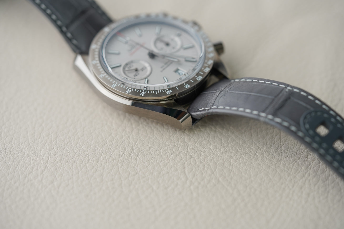 Omega Speedmaster Grey Side of The Moon 311.93.44.51.99.002