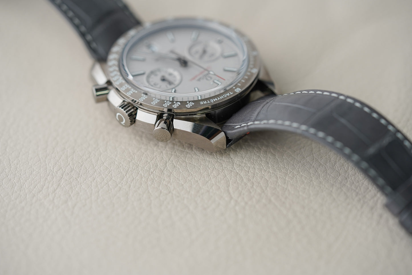Omega Speedmaster Grey Side of The Moon 311.93.44.51.99.002