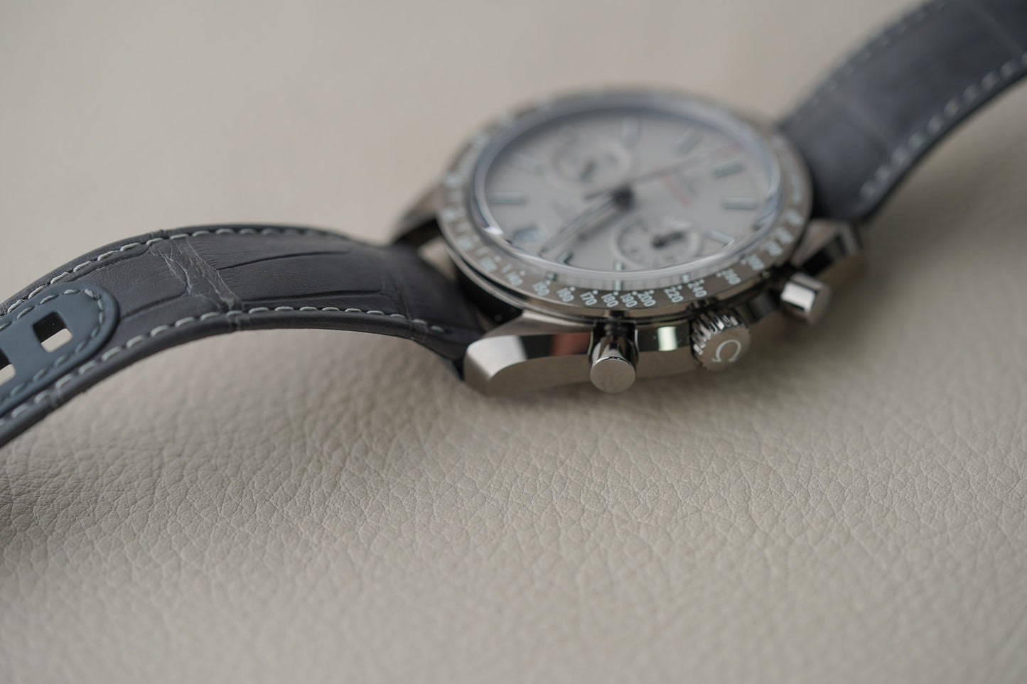Omega Speedmaster Grey Side of The Moon 311.93.44.51.99.002