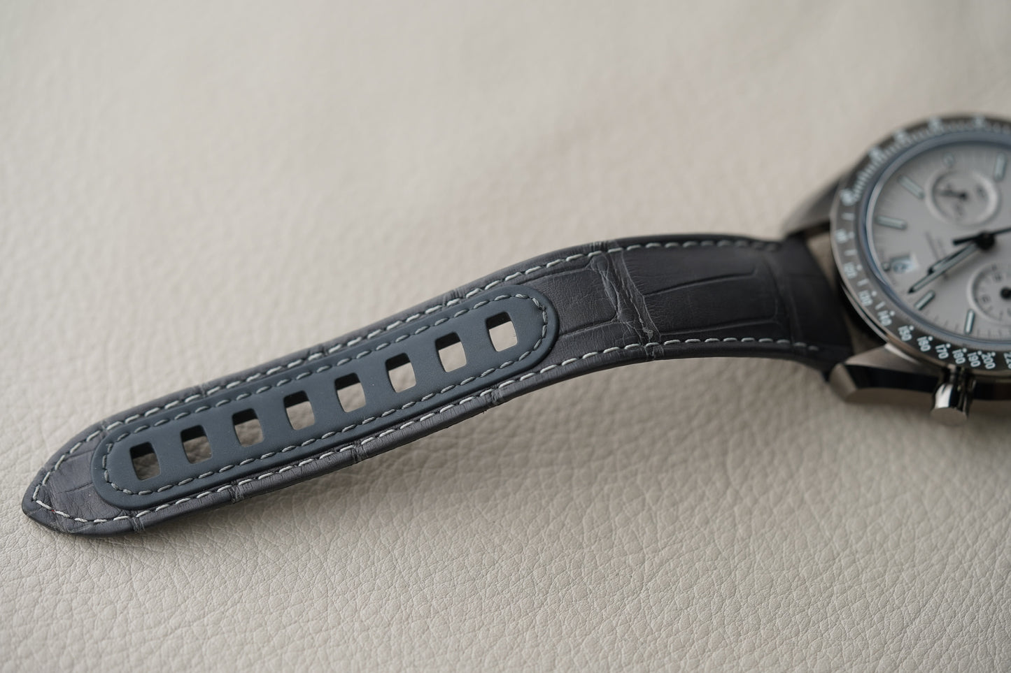 Omega Speedmaster Grey Side of The Moon 311.93.44.51.99.002