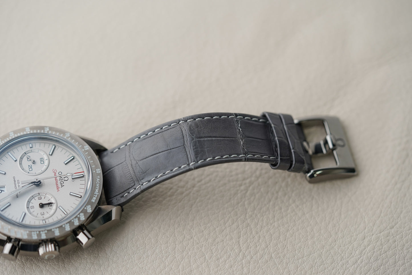 Omega Speedmaster Grey Side of The Moon 311.93.44.51.99.002