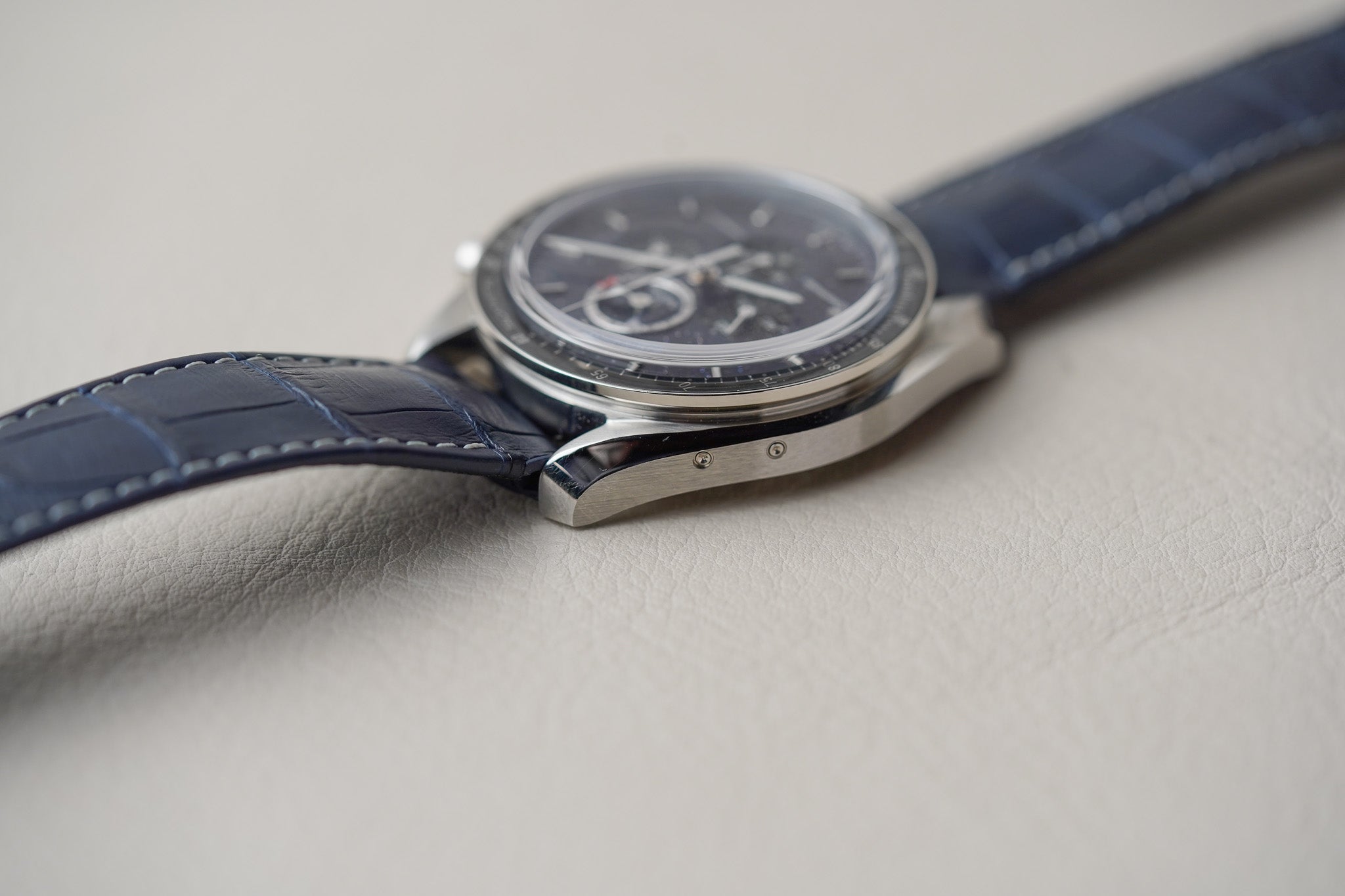 Omega Speedmaster Moonphase Aventurine 311.33.44.32.01.001
