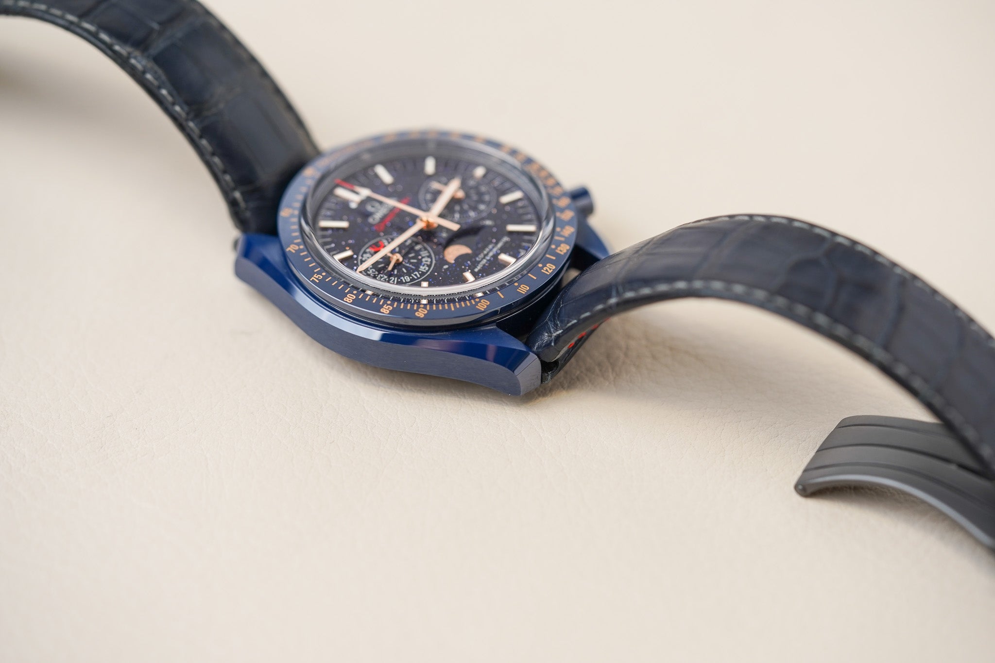 Omega Speedmaster Moonphase "Blue Side Of The Moon" Aventurine 304.93.44.52.03.002